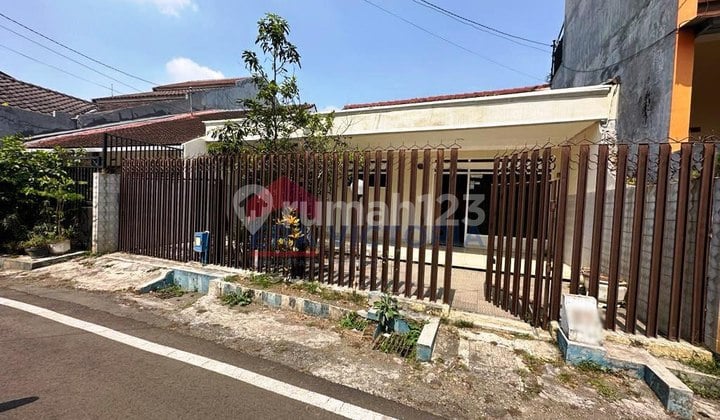 Rumah Tengah Kota Dekat Pusat Pertokoan Pasar Besar Klojen
