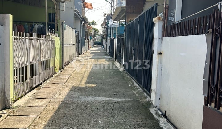 House for Sale in Sunter with High Ceilings . Light Steel & Termite Resistant
