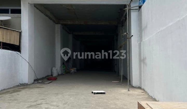 For Sale Shop House at Jembatan 5. Very Strategic Location. Can Accommodate 6-Wheel Fuso Truck.