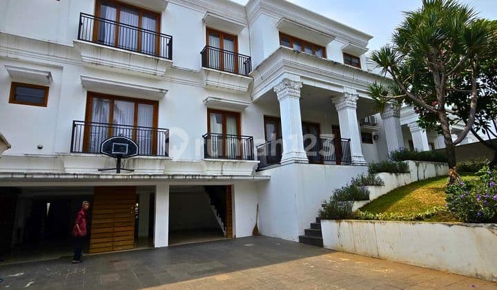 Large House For Rent With 5 Bedrooms In The Jeruk Prut Area, South Jakarta