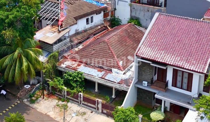 Rare Opportunity in Kebayoran Baru! Rumah strategis di Jl. Kerinci cocok untuk hunian mewah ataupun investasi bernilai tinggi.