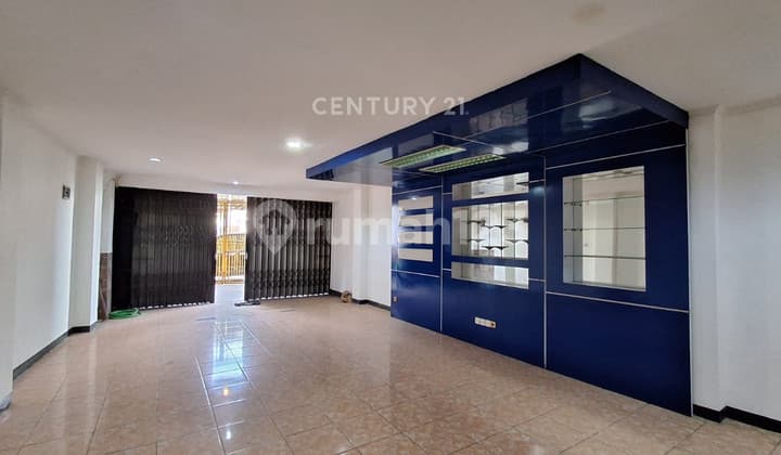 3-Storey Shophouse Ready to Occupy, Suitable for Business in Duren Sawit S8566