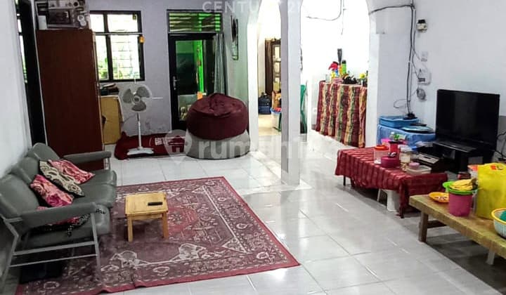 Rumah Dekat Stasiun Dan Akses Umum Di Matraman S8057