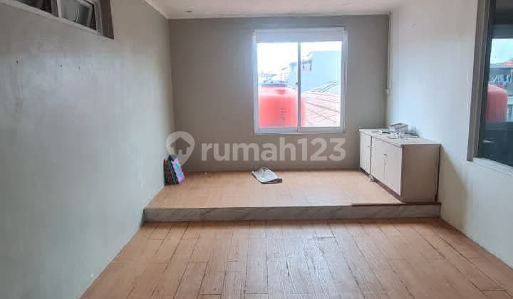 Rukan 3 Lantai Ex Kantor Siap Pakai di Taman Ratu Jakbar S9369