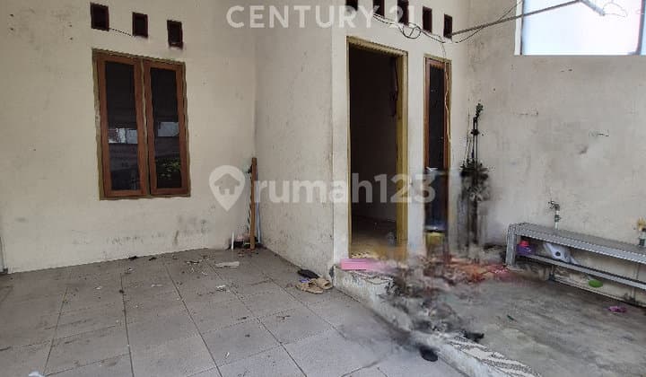 Old House in East Rawasari for Quick Sale S9607