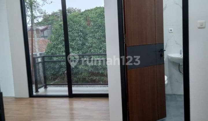 Rumah 2 Lantai SHM Baru tengah kota sayap Muara Peta