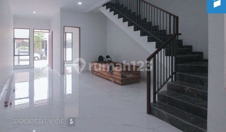 Rumah Baru 2 Lantai Shm Hadap Timur Lokasi Baguus