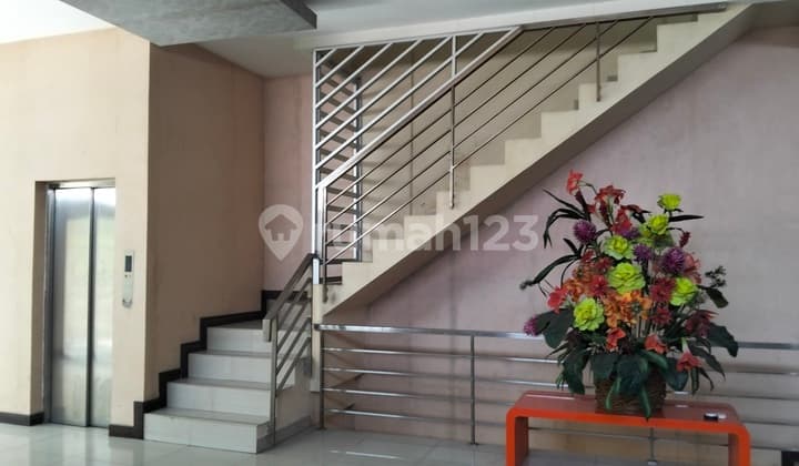 Ruang Usaha Super Strategis Sayap Riau Sudah Dilengkapi Lift