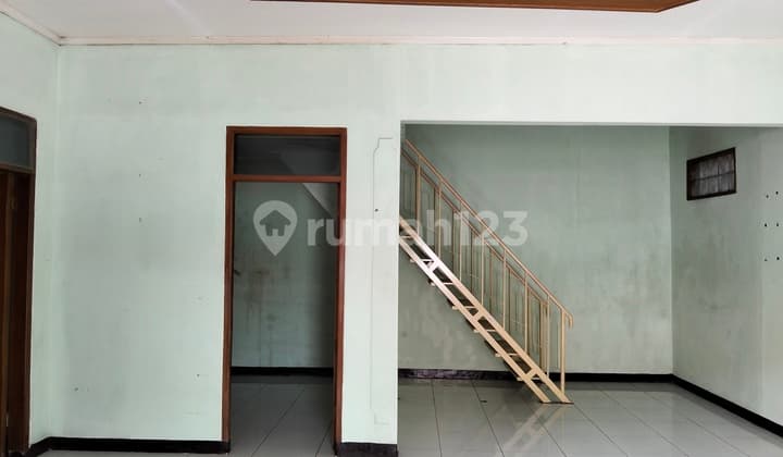 Rumah Terawat Di Sayap Pajajaran Bentuk Kotak