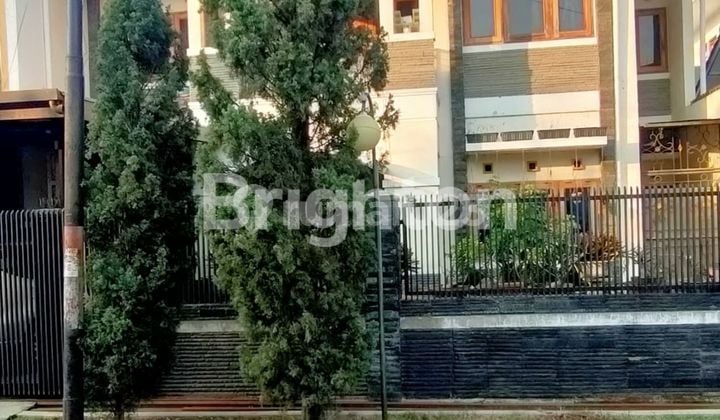 RUMAH 2 LANTAI SIAP HUNI DISAYAP ARCAMANIK ENDAH