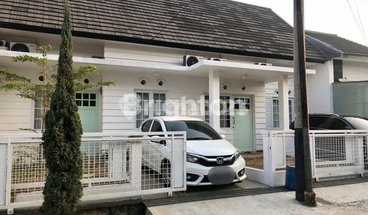 RUMAH FULL FURNISHED, SUPER CANTIK DAN NYAMAN Di CIGANITRI DEKAT TOL BUAH BATU BANDUNG.