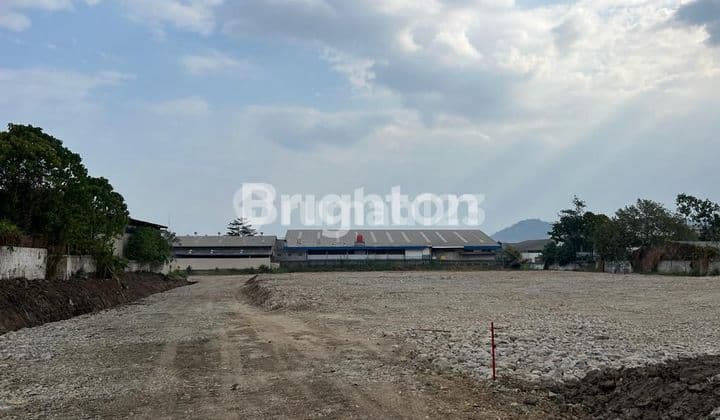 SPACIOUS LAND IN LEUWIGAJAH CAN BE USED FOR HEAVY VEHICLE PARKING OR DEVELOPED INTO WAREHOUSING/INDUSTRIAL SPACE ACCORDING TO NEEDS.