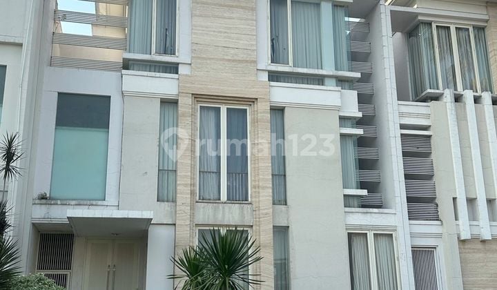 Dijual Rumah Mewah Siap Huni Pakuwon Indah Surabaya Barat
