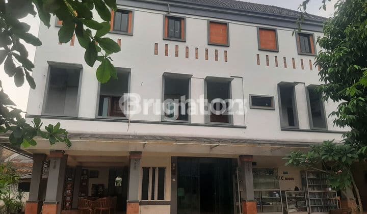RUMAH PENGINAPAN YANG ASRI DI TANAH BARU DEPOK