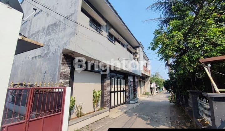 GEDUNG KANTOR DAN BENGKEL WORKSHOP PLUS KONTRAKAN 4 PINTU DI SUKMAJAYA DEPOK