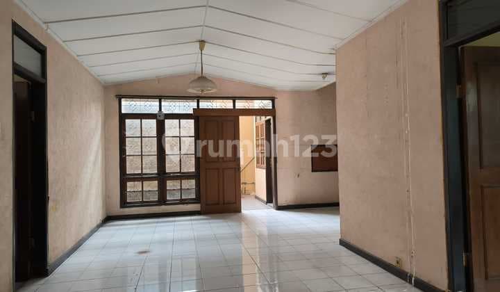 Disewakan Rumah Pusat Kota Turangga Siap Huni Banyak Kamar Cocok untuk Kantor