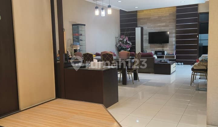 Dijual Rumah Singgasana Pradana Semi Furnished