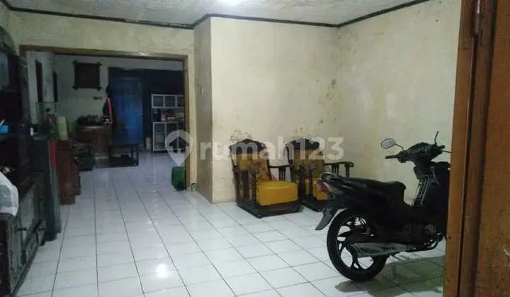 For Sale City Center House Access for 2 Cars