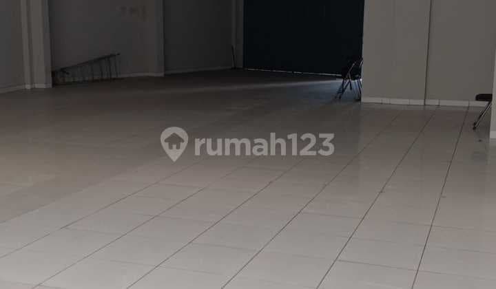 Disewakan Ruang Usaha Tengah Kota Regol Siap Pakai