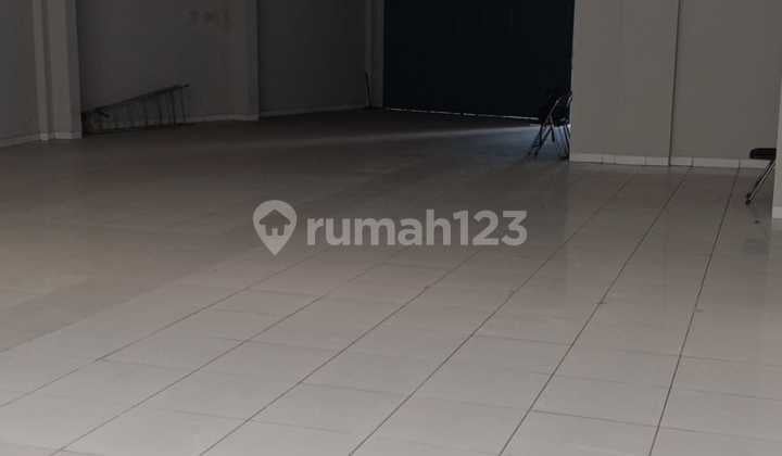 Disewakan Ruang Usaha Tengah Kota Regol Siap Pakai
