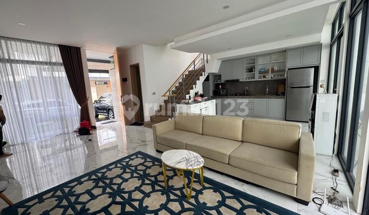 Nice House in Taman Himalaya Housing, Jl. Boulevard Palem Raya, Bencongan, Kelapa Dua, Tangerang, Banten, Indonesia, 15810, Lippo Karawaci One Year Rental
