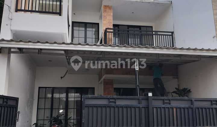 Dijual Rumah Komplek 2 Lantai Nempel Aeon Mall Bsd City