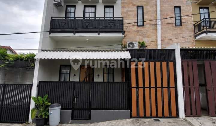 Dijual Rumah 2 Lantai Bumi Puspitek Asri Sektor 5 Nempel Bsd City