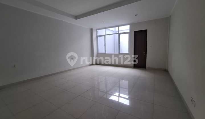 Ruko Disewa Strategis 3,5 Lantai di Jl Otto Iskandar Dinata, Bandung 26