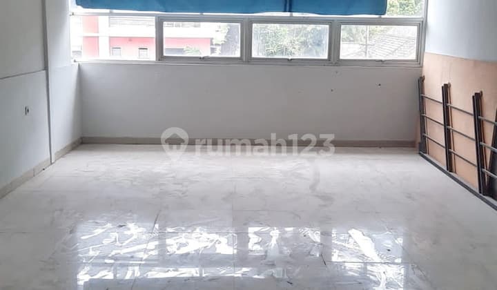 Ruko Disewa Minimalis 3 Lantai di Jl Cihampelas, Bandung 11