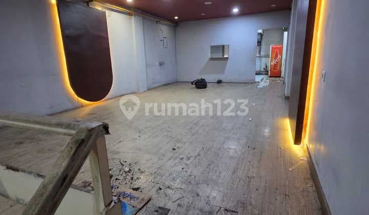 Shop House for Rent, 3.5 Floors, Prime Location on Main Road Karapitan, Bandung 37