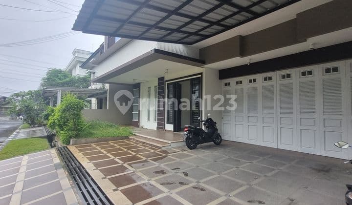 Disewakan Rumah di Mekar Wangi Strategis 4 Kamar Tidur