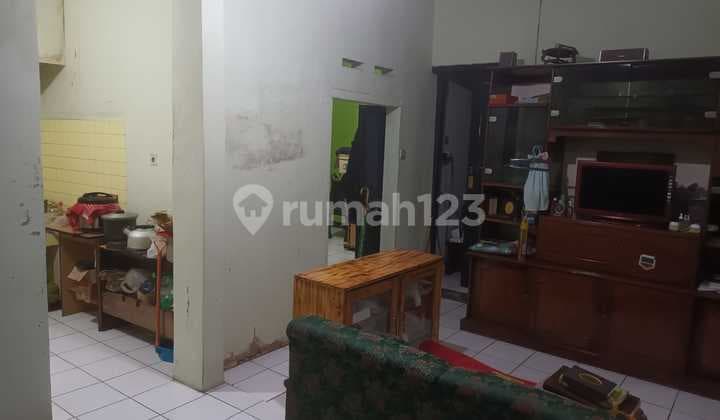 Rumah Pusat Kota di Srimahi Regol Bangunan Lama