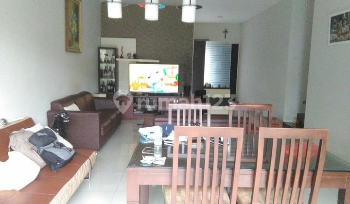 Rumah Lux di Sayap Pasteur Kuldesak Sukamulya Regency