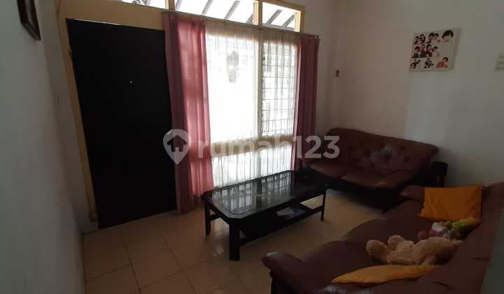 Rumah Pusat Kota di Kebon Kawung Dekat Stasiu Kereta