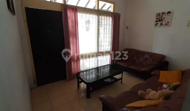 Rumah Pusat Kota di Kebon Kawung Dekat Stasiu Kereta