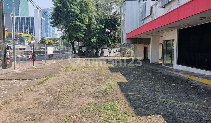 Disewakan Gedung Komersil Ex Retail Mampang Parkir Luas