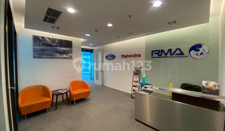Sewa Kantor Kondisi Semi Furnish 256 M2 di Pondok Indah Office Tower