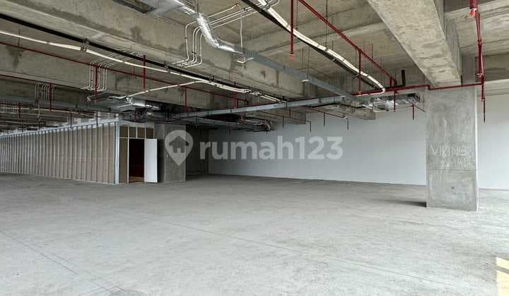 Sewa Kantor Lokasi Premium 870 m2 Kondisi Bare di Treasury Tower SCBD