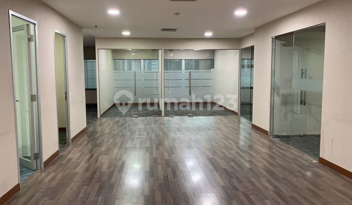 Sewa Kantor 281 M2 Sdh Partisi di Mayapada Tower Sudirman, Nego