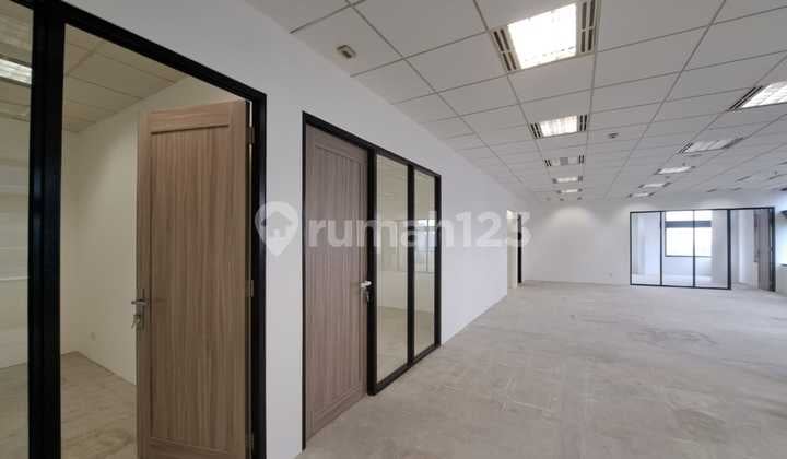 Sewa Kantor 156 M2 di Sampoerna Strategic Sudirman Free Renovasi