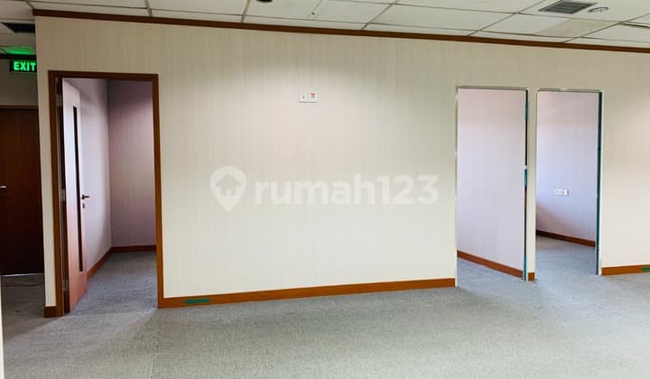For Rent Partitioned Office 126 M2 in Cibis Eight Tb Simatupang, Negotiable