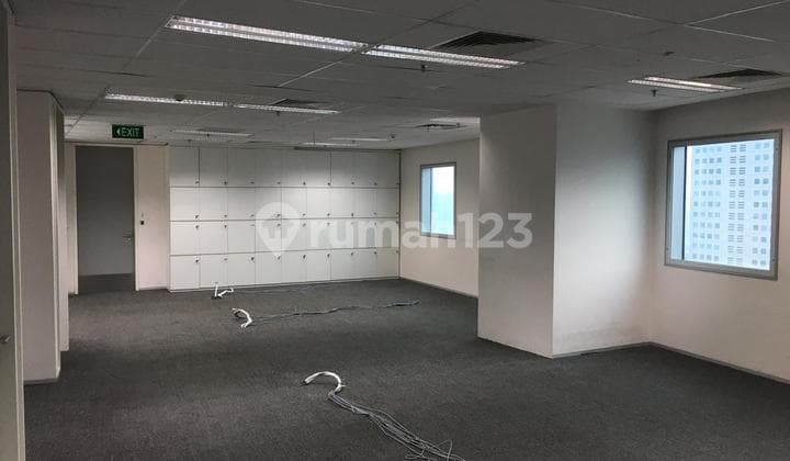 Sewa Kantor Sdh Partisi 356 M2 di Wisma 46 Sudirman, Hrg Terjangkau