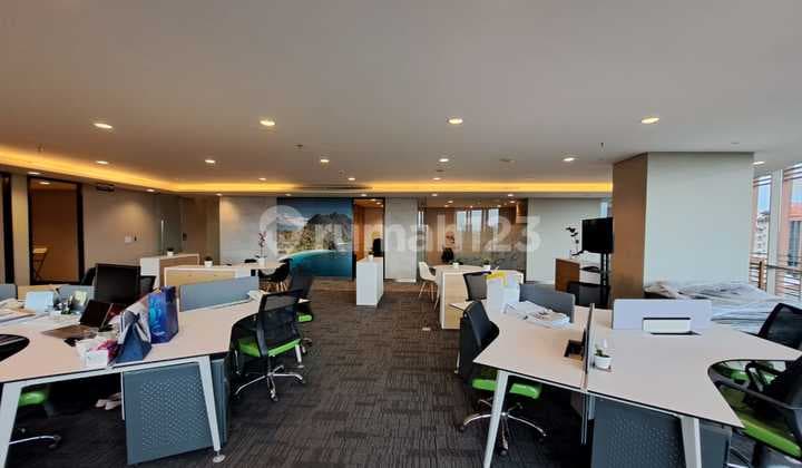 Sewa Kantor Furnish 329 m2 Siap Huni di South Quarter TB Simatupang