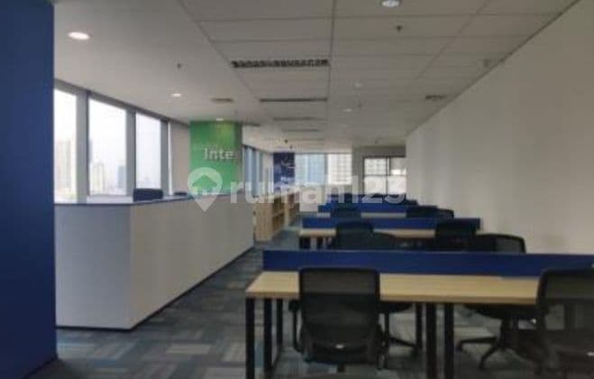 Sewa Kantor Full Furnish Kekinian Luas 775 m2 di AIA Central Sudirman
