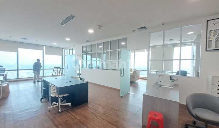 Sewa Kantor Semi Furnish Luas 142 m2 di SOHO Capital Central Park