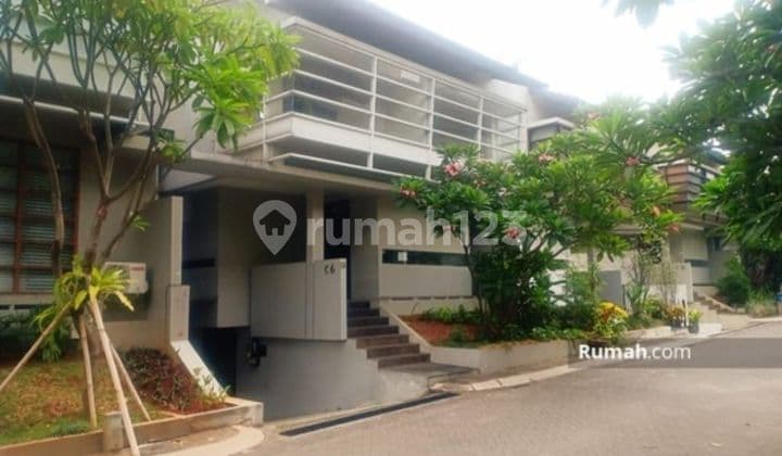 Dijual Rumah Kemang Sovergn , Town House 3 Lantai Sudah Renovasi