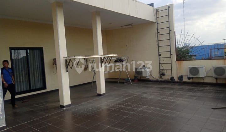 Gedung Kosan di Pasar Baru ,Karang Anyar SHM Baru Bangunan 475M², 3 Kantai Ruang Usaha