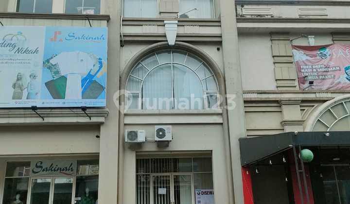 Lokasi Emas! Ruko/Rumah Sewa Furnished di Jalan Utama Galaxy