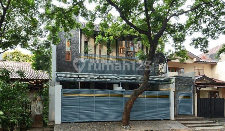 Rumah Mewah Bergaya Industrial Cantik, Unit, di Pondok Indah