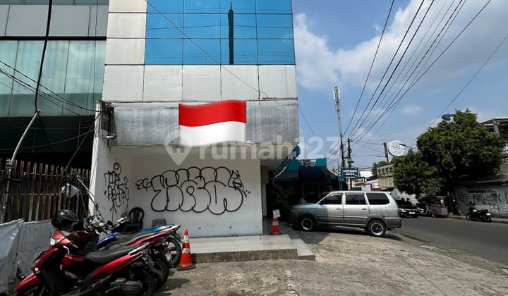 Ruko Lokasi Strategis di Pinggir Jalan Utama